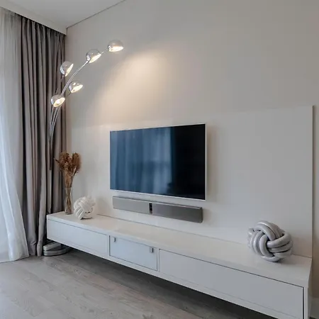 Sea Whisper Apartment, By Cohost Palanga