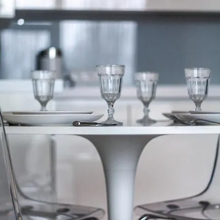 Sea Whisper Apartment, By Cohost Apartment