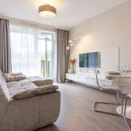 Sea Whisper Apartment, By Cohost Apartment *