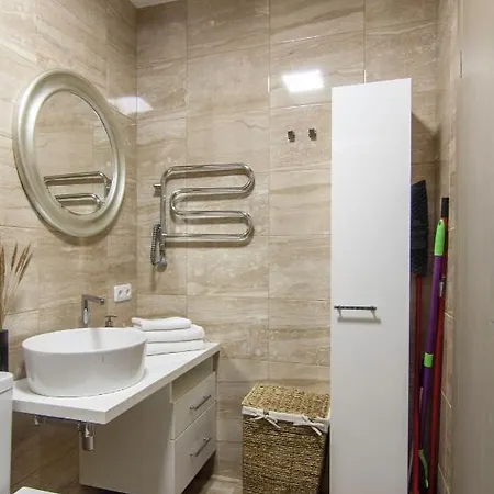 Sea Whisper Apartment, By Cohost *